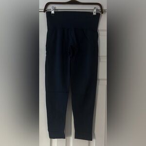 Halara Navy High-Waisted Leggings Cropped size Large‎ NWT